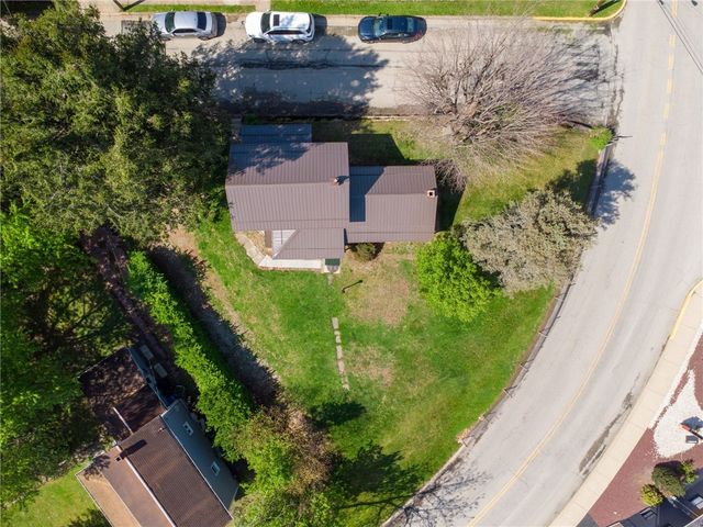 1825 Jefferson St, South Greensburg Boro, PA 15601