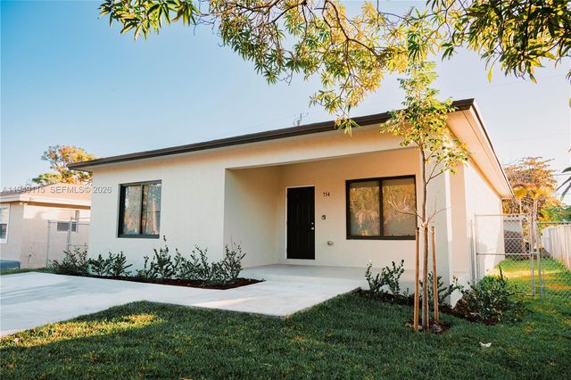 820 NW 18th Ave, Pompano Beach, FL 33069