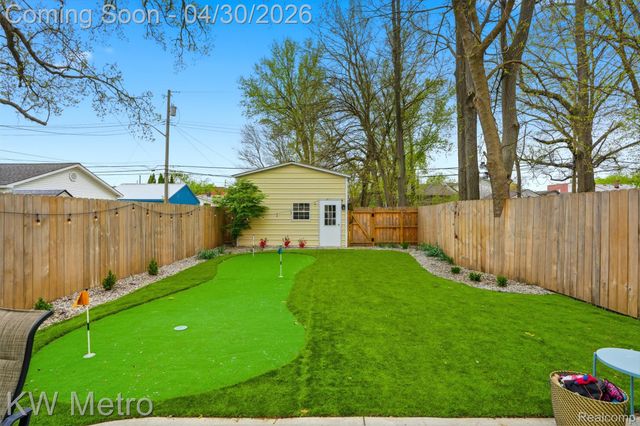 416 E Breckenridge Street, Ferndale, MI 48220