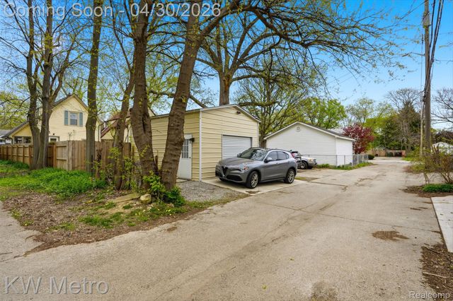 416 E Breckenridge Street, Ferndale, MI 48220