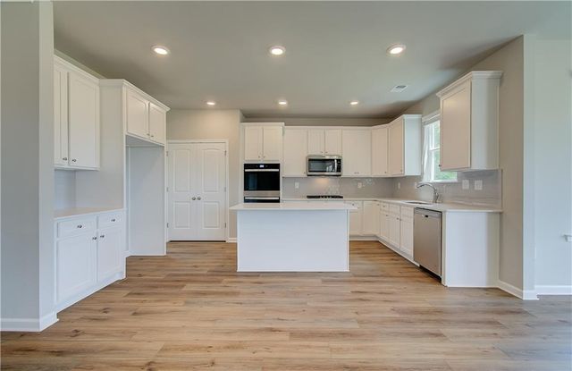 266 Arnewood Circle, Mcdonough, GA 30253