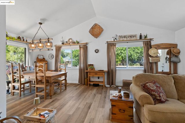 18520 Main Street, Tuolumne, CA 95379