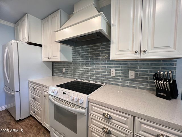 3602 W FRIER Drive, Phoenix, AZ 85051