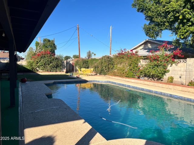 3602 W FRIER Drive, Phoenix, AZ 85051