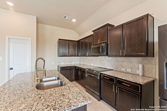 2317 Broken Wheel Ln, New Braunfels, TX 78130