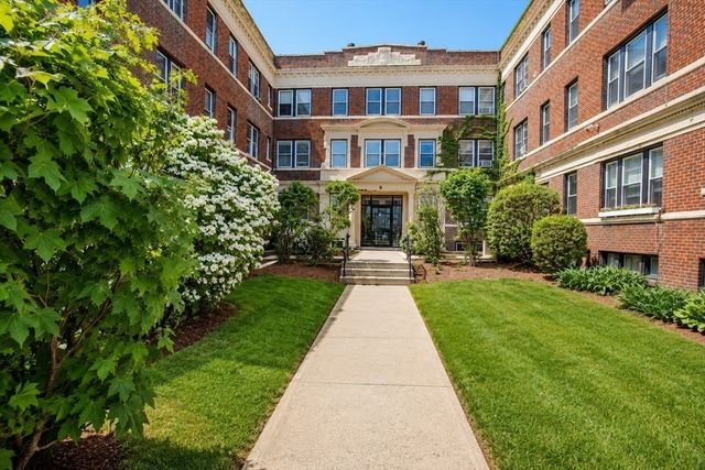 8 Walnut St 2, Everett, MA 02149