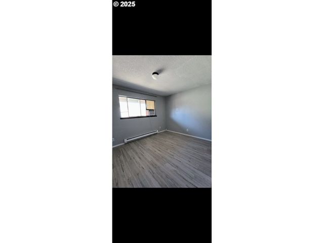 587 W BERDINE St, Roseburg, OR 97471