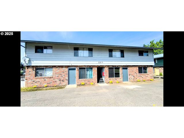 587 W BERDINE St, Roseburg, OR 97471