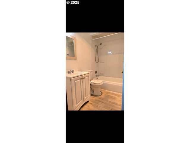 587 W BERDINE St, Roseburg, OR 97471