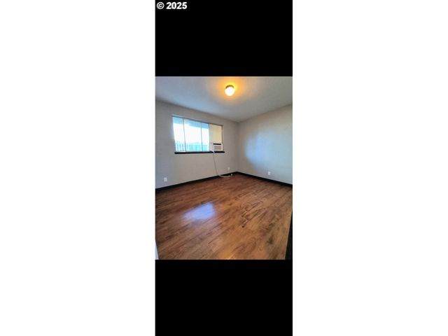 587 W BERDINE St, Roseburg, OR 97471