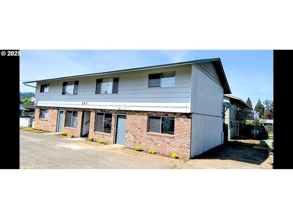 587 W BERDINE St, Roseburg, OR 97471