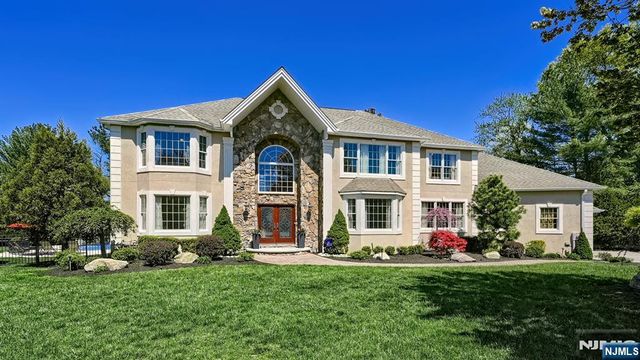 17 Farmstead Lane, Wayne, NJ 07470