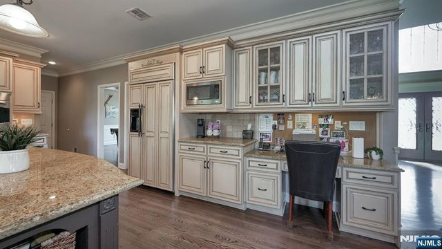 17 Farmstead Lane, Wayne, NJ 07470