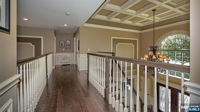 17 Farmstead Lane, Wayne, NJ 07470