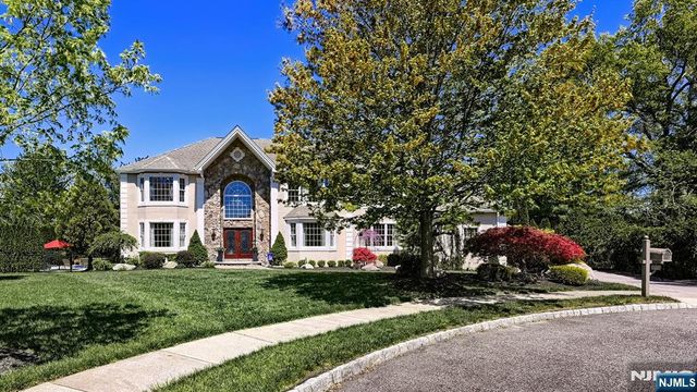 17 Farmstead Lane, Wayne, NJ 07470