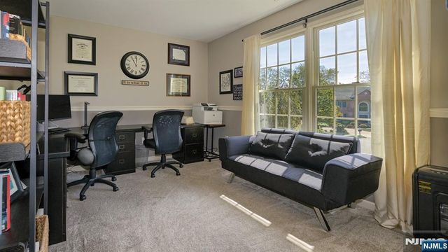 17 Farmstead Lane, Wayne, NJ 07470