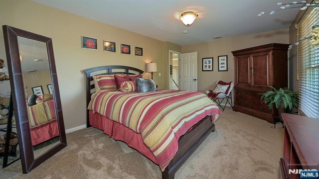 17 Farmstead Lane, Wayne, NJ 07470