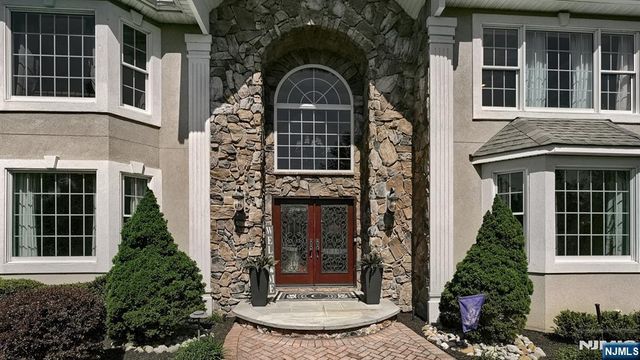 17 Farmstead Lane, Wayne, NJ 07470