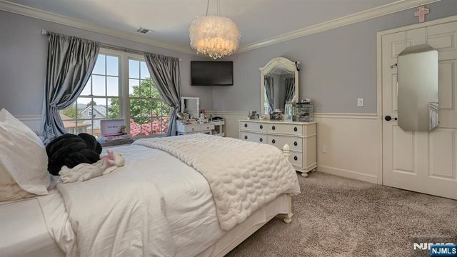17 Farmstead Lane, Wayne, NJ 07470