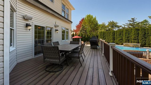 17 Farmstead Lane, Wayne, NJ 07470