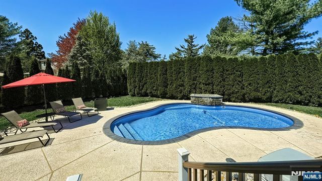 17 Farmstead Lane, Wayne, NJ 07470