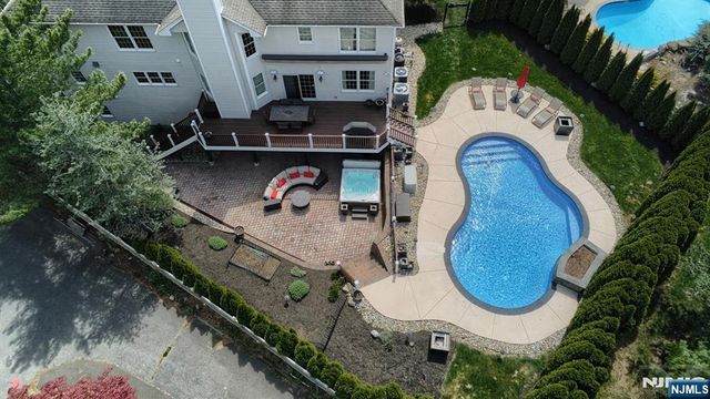 17 Farmstead Lane, Wayne, NJ 07470