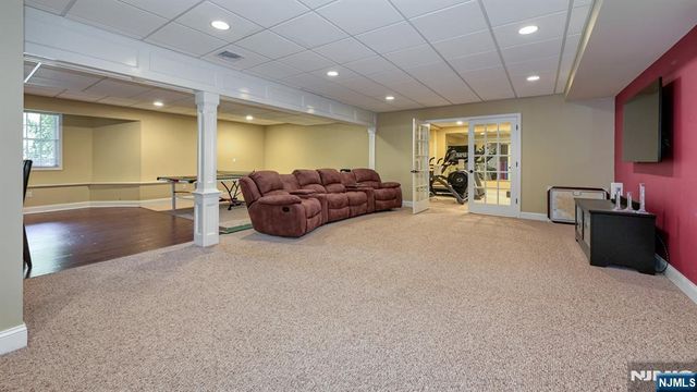 17 Farmstead Lane, Wayne, NJ 07470