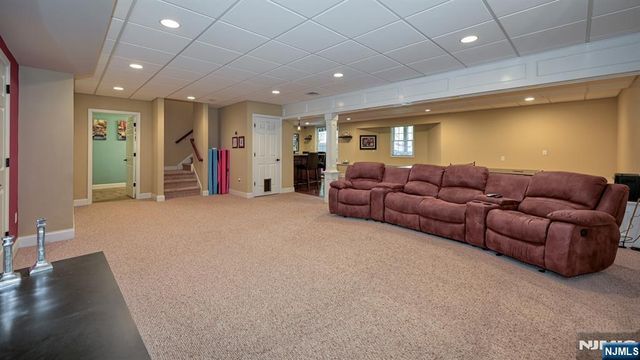 17 Farmstead Lane, Wayne, NJ 07470