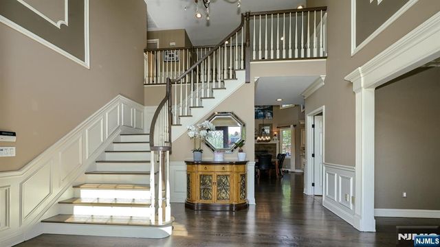 17 Farmstead Lane, Wayne, NJ 07470