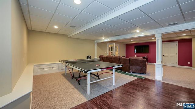 17 Farmstead Lane, Wayne, NJ 07470