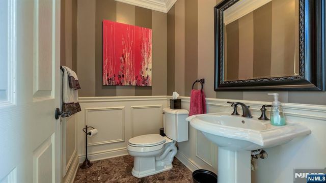 17 Farmstead Lane, Wayne, NJ 07470