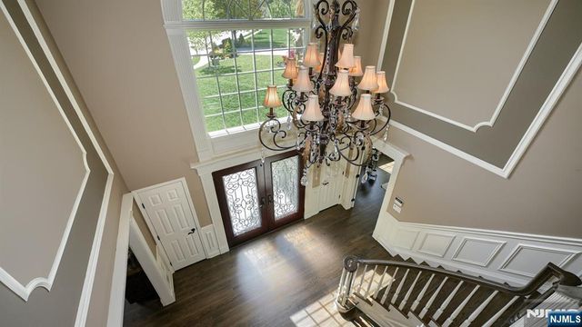 17 Farmstead Lane, Wayne, NJ 07470