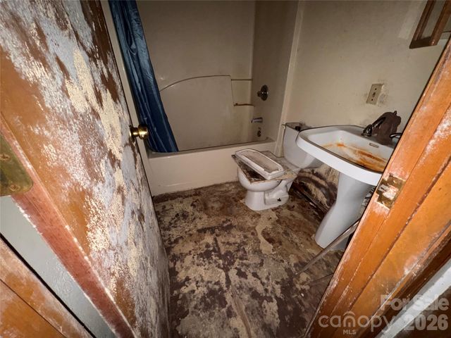 330 The Road 20, Robbinsville, NC 28771