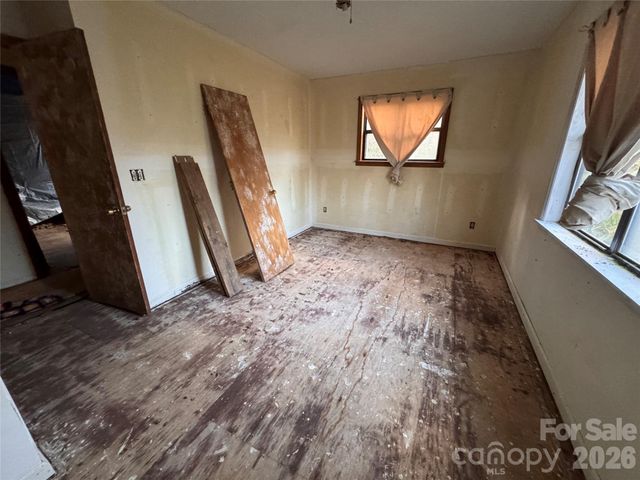 330 The Road 20, Robbinsville, NC 28771