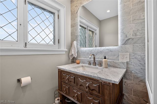13540 Elbur Lane, Lakewood, OH 44107