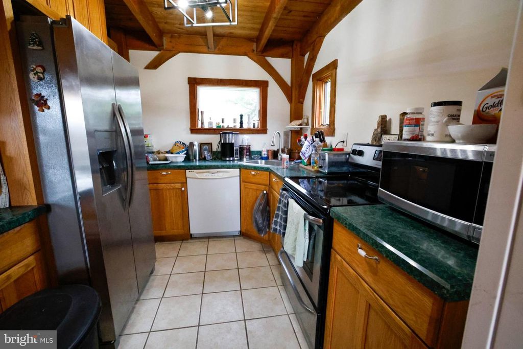 Image 4 of property listing at 25 KELLER RD, Cochranville, PA 19330