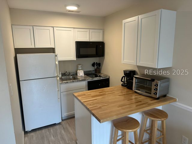 4 N Forest Beach Dr Apt 306, Hilton Head Island, SC 29928