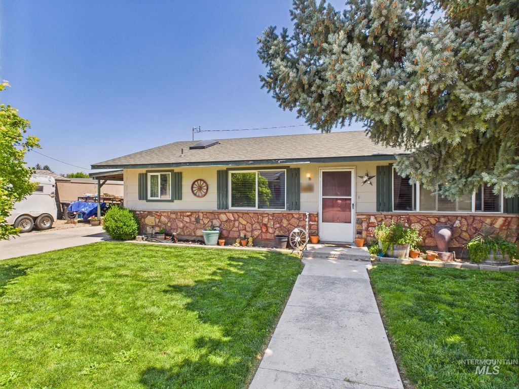 2216 Locust Lane, Nampa, ID 83686