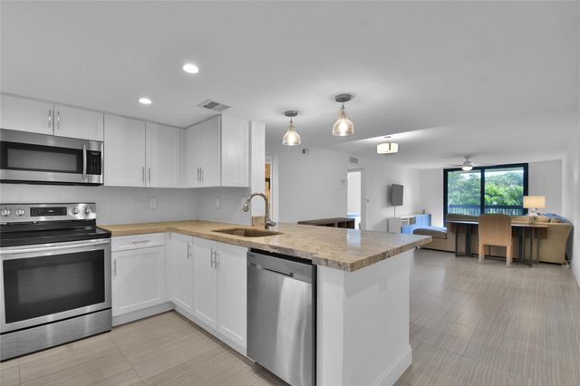 4201 N Ocean Dr 301, Hollywood, FL 33019