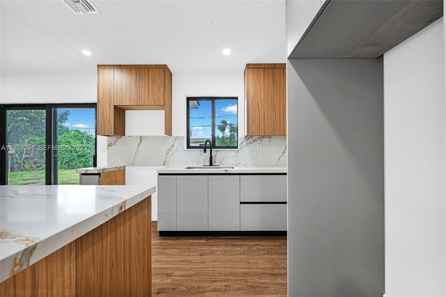 14120 Madison St, Miami, FL 33176