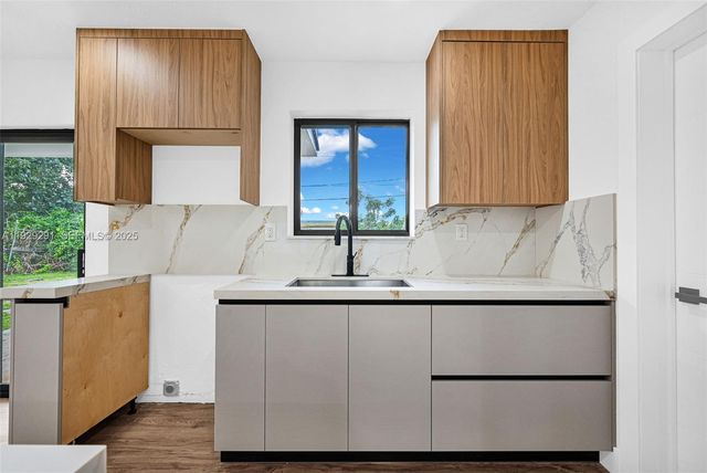 14120 Madison St, Miami, FL 33176