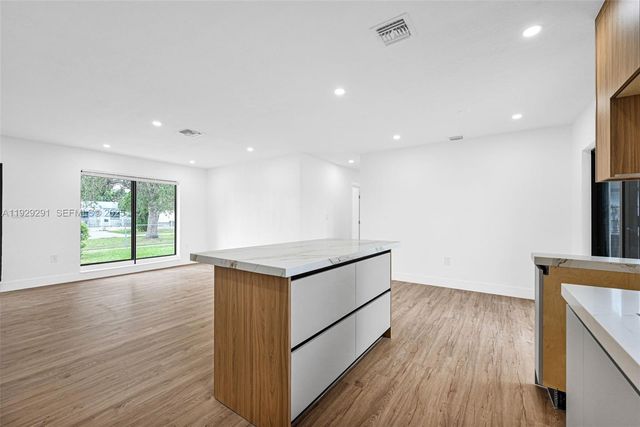 14120 Madison St, Miami, FL 33176