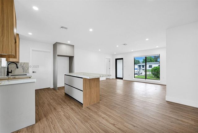 14120 Madison St, Miami, FL 33176