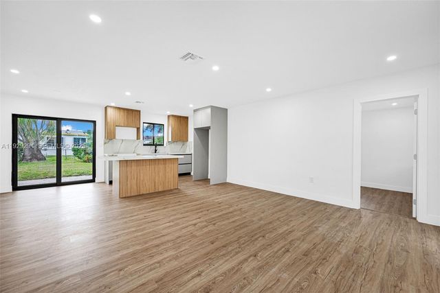 14120 Madison St, Miami, FL 33176