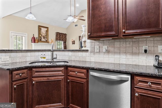 206 Cainbridge Park Drive, Newnan, GA 30263