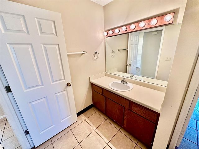 1320 W Linden Street, Rogers, AR 72756
