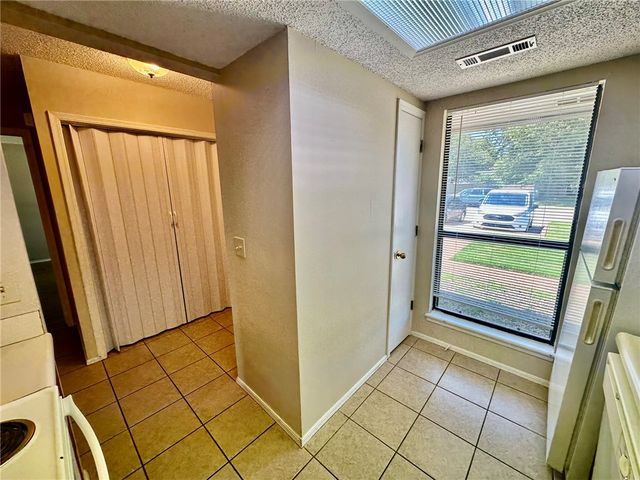 1320 W Linden Street, Rogers, AR 72756