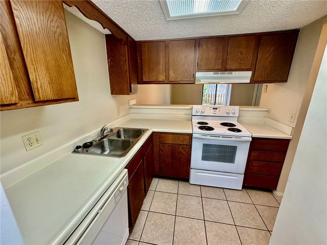 1320 W Linden Street, Rogers, AR 72756