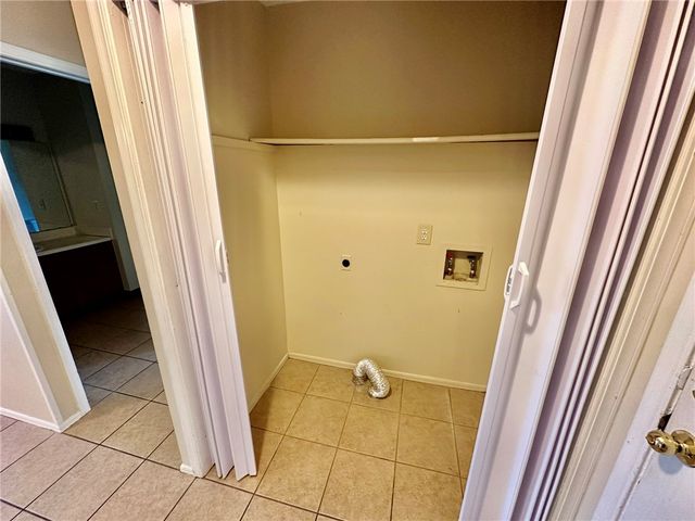 1320 W Linden Street, Rogers, AR 72756