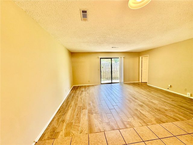 1320 W Linden Street, Rogers, AR 72756